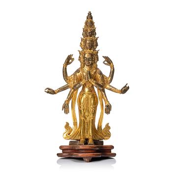 1102. Avalokiteshvara, förgylld brons. Tibetokinesisk, sen Qingdynasti, omkring 1900.