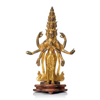 Avalokiteshvara, förgylld brons. Tibetokinesisk, sen Qingdynasti, omkring 1900.