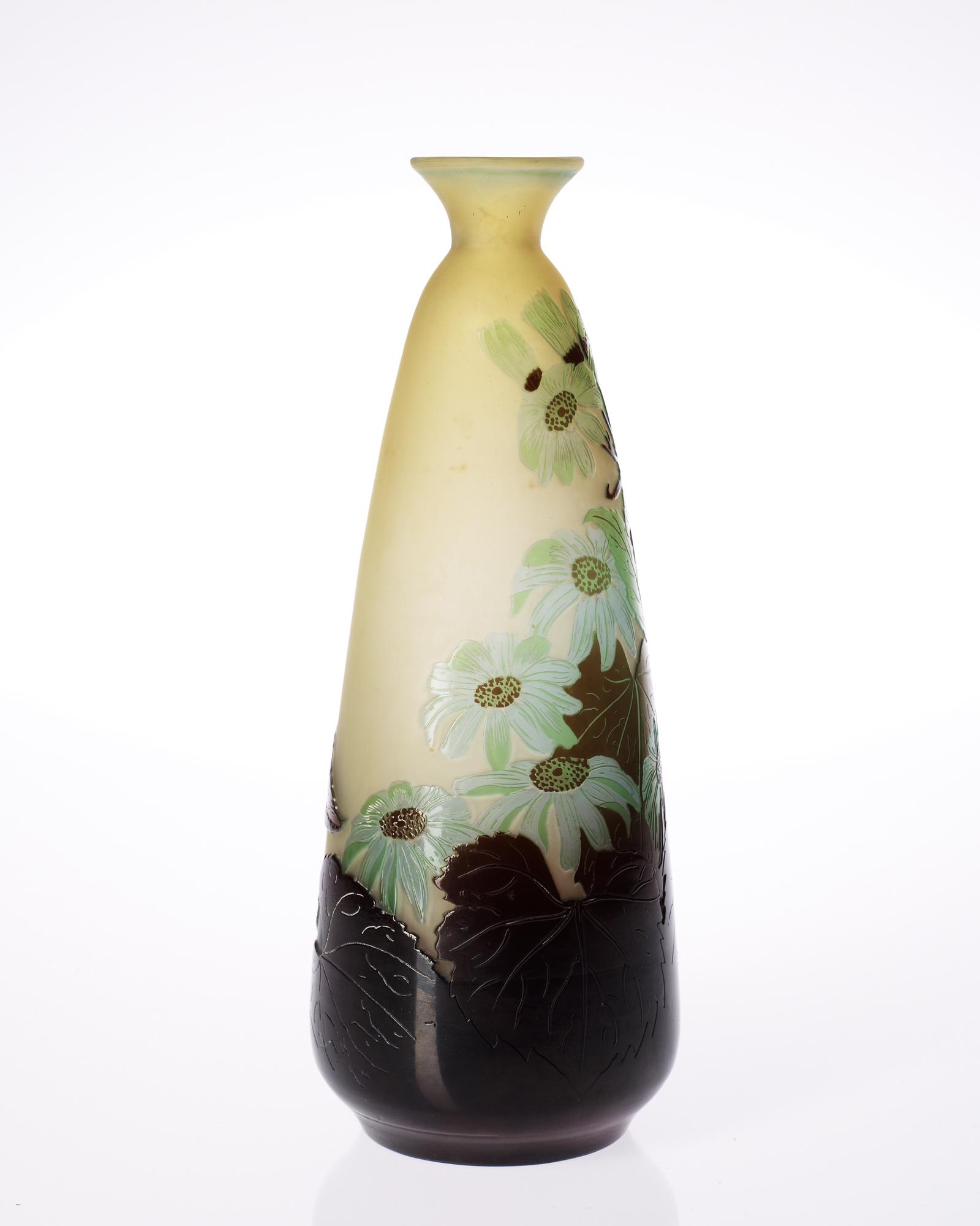An Emile Gallé Art Nouveau cameo glass vase, France.