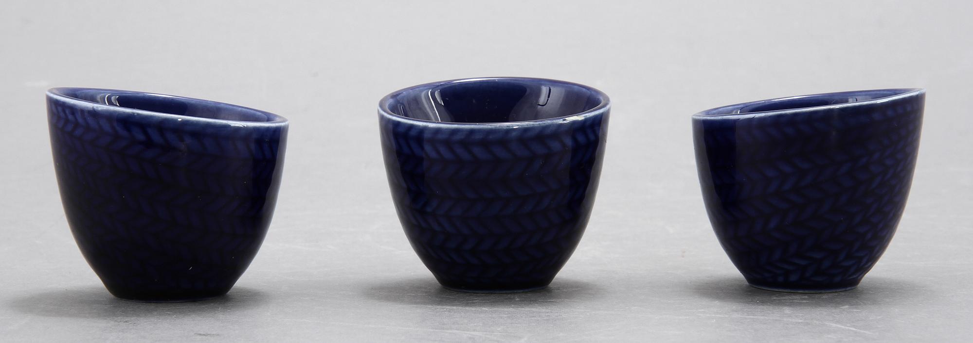 SERVISDELAR, 29 st, flintgods, "Blå eld", Hertha Bengtsson, Rörstrand.