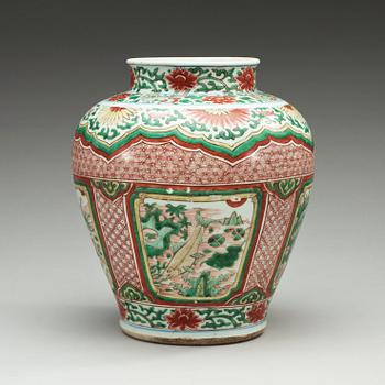 A Transtional wucai jar, 17th Century.