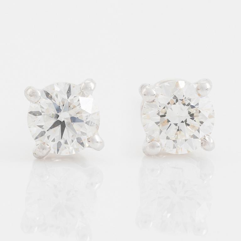 Brilliant cut diamond earrings, total ca 0,48 ct.