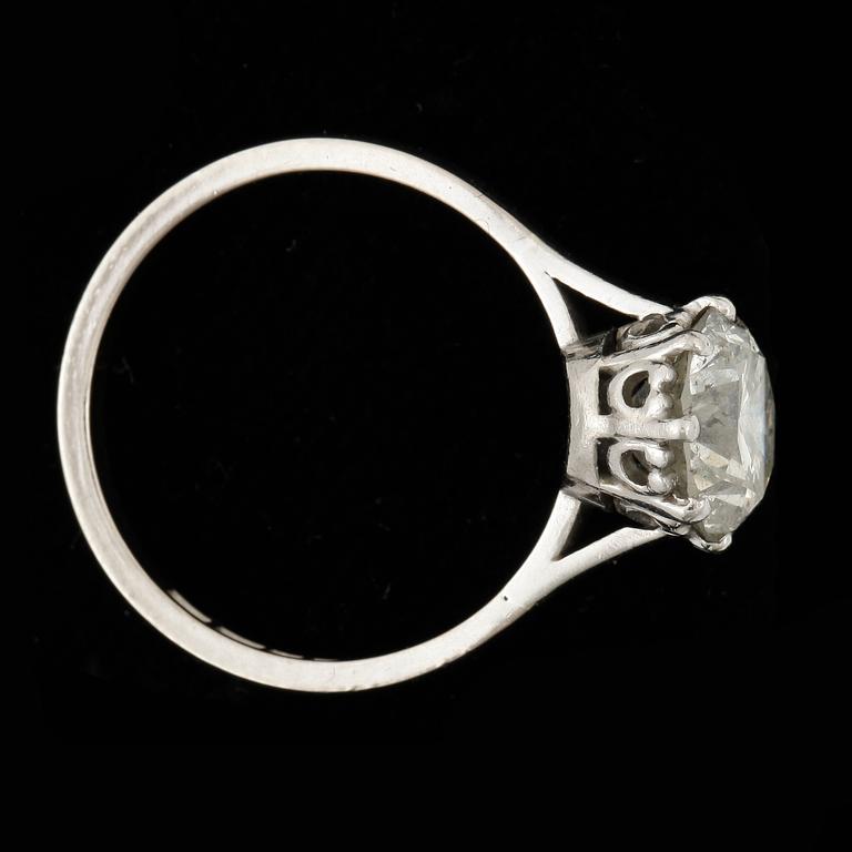 RING, 18K vitguld med briljantslipad diamant totalt ca 2.25 ct.