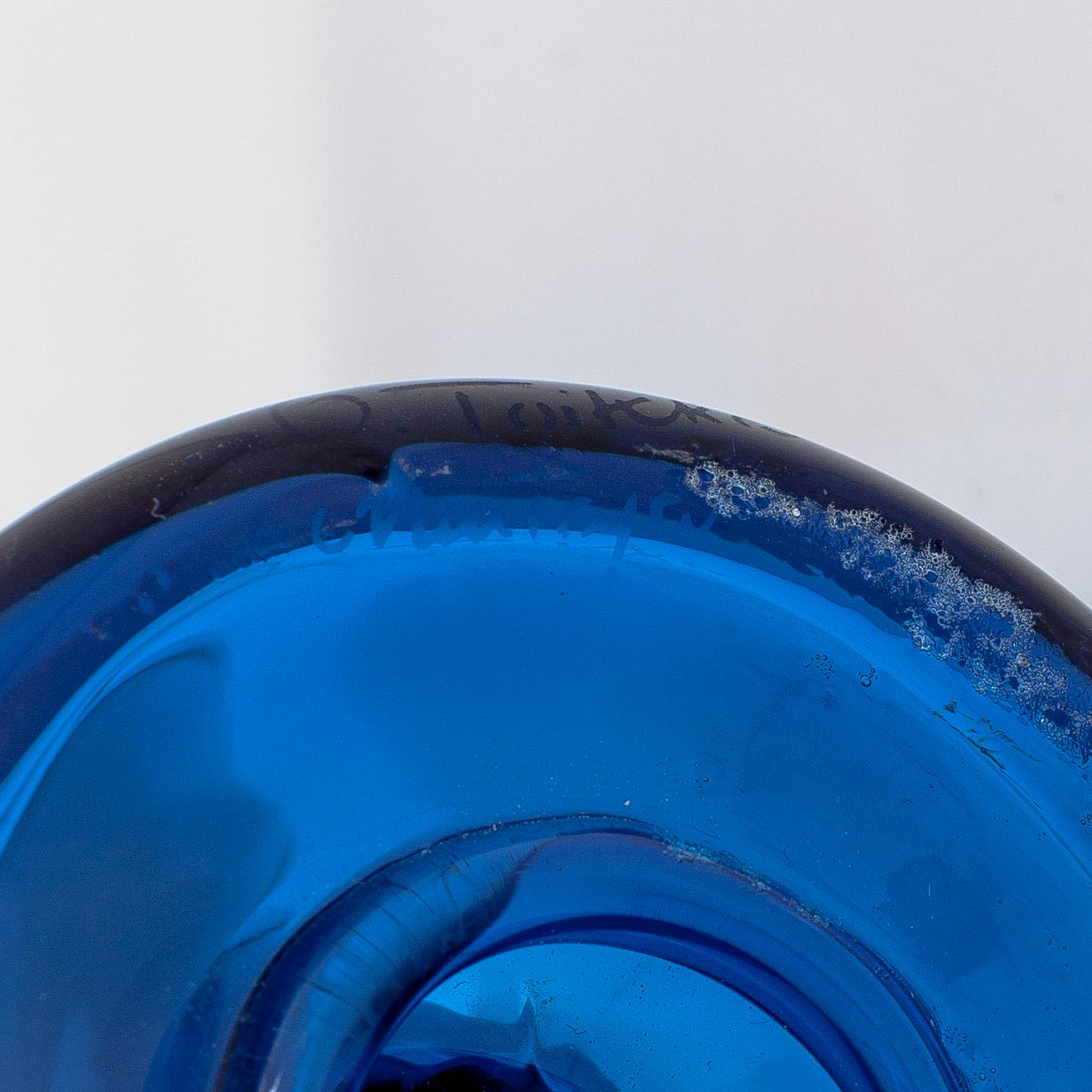 Oiva Toikka, a glass bird, signed O. Toikka Nuutajärvi.