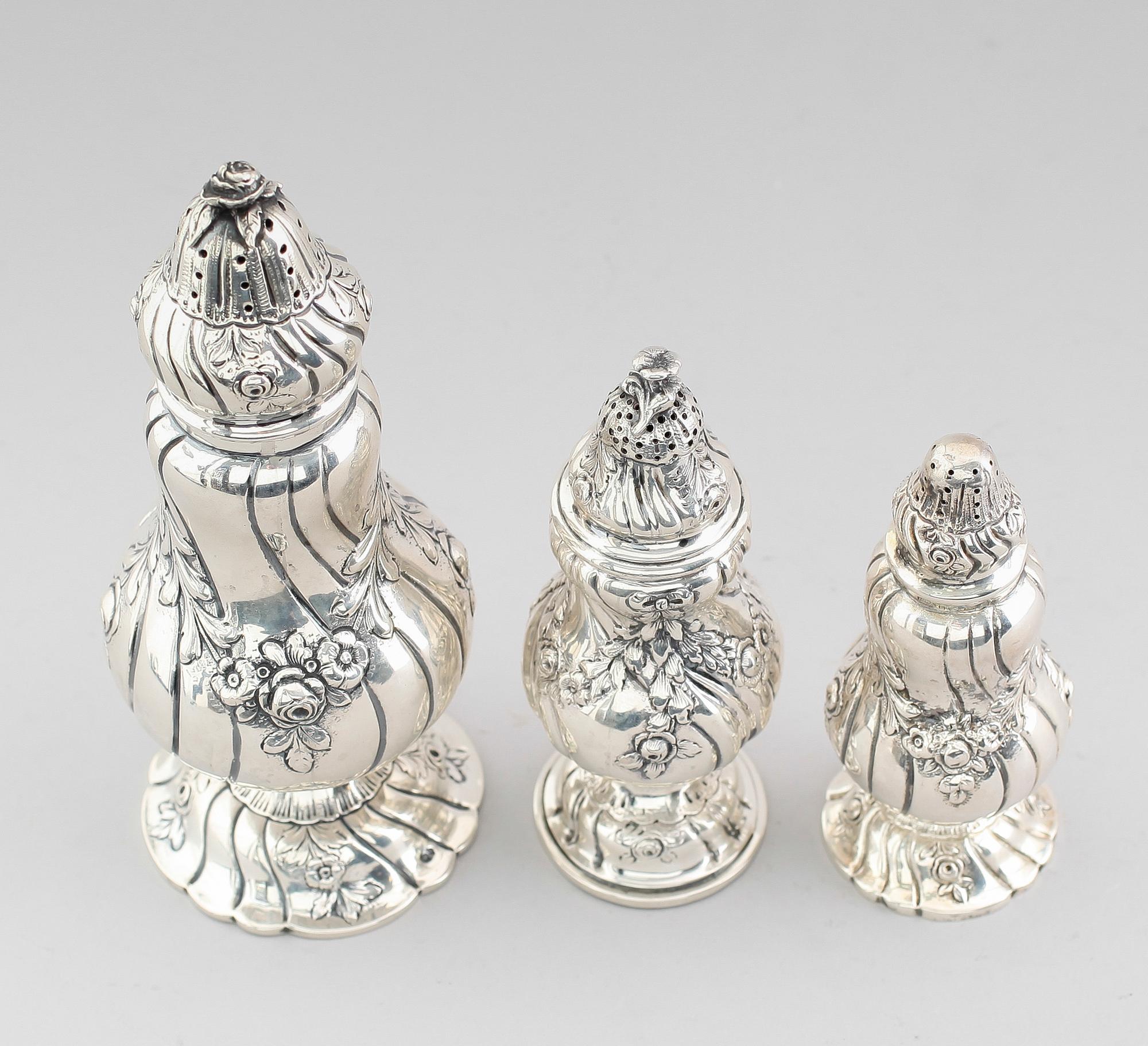 STRÖARE, 3 st snarlika, silver, svenska importstämplar samt en Mema, 1978. Vikt ca 481 gram.