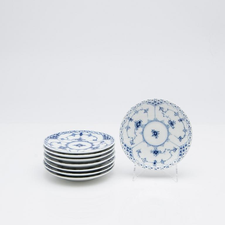 Royal Copenhagen, Service pieces, 20 pieces, porcelain, "Musselmalet helblond and halvblond", Denmark.