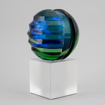 Erika Lagerbielke, skulptur, "Mer eller mindre" glas, Orrefors, signerad och numrerad 4/15.