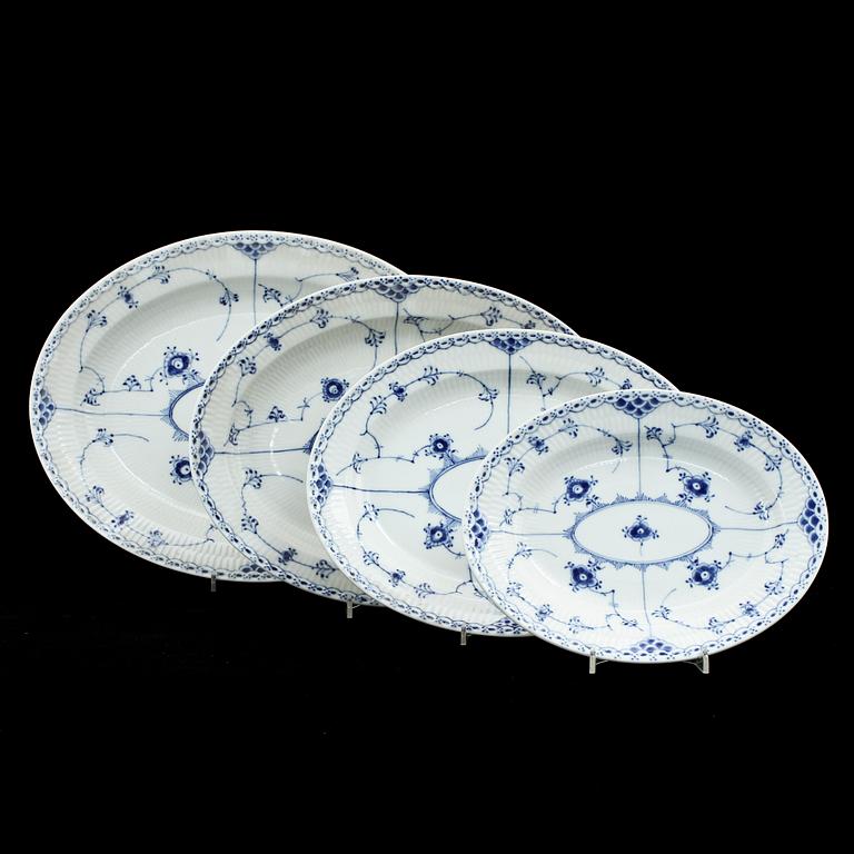 UPPLÄGGNINGSFAT, 6 st, porslin, "Musselmalet", Royal Copenhagen, 1900-tal.
