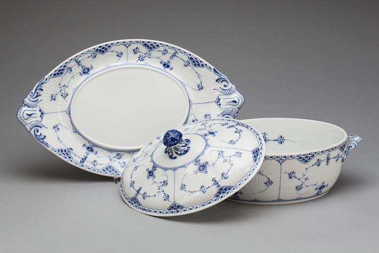 TERRIN med FAT, porslin, "Musselmalet", Royal Copenhagen.