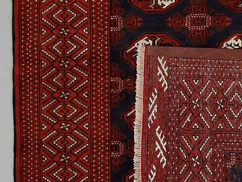 MATTA, Turkmen, ca 287 x 203 cm.