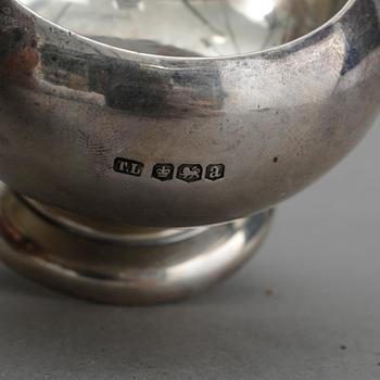 PARTI SILVER, 2 delar, bla Thomas Levesley, Sheffield, 1918. Total vikt ca 163g.