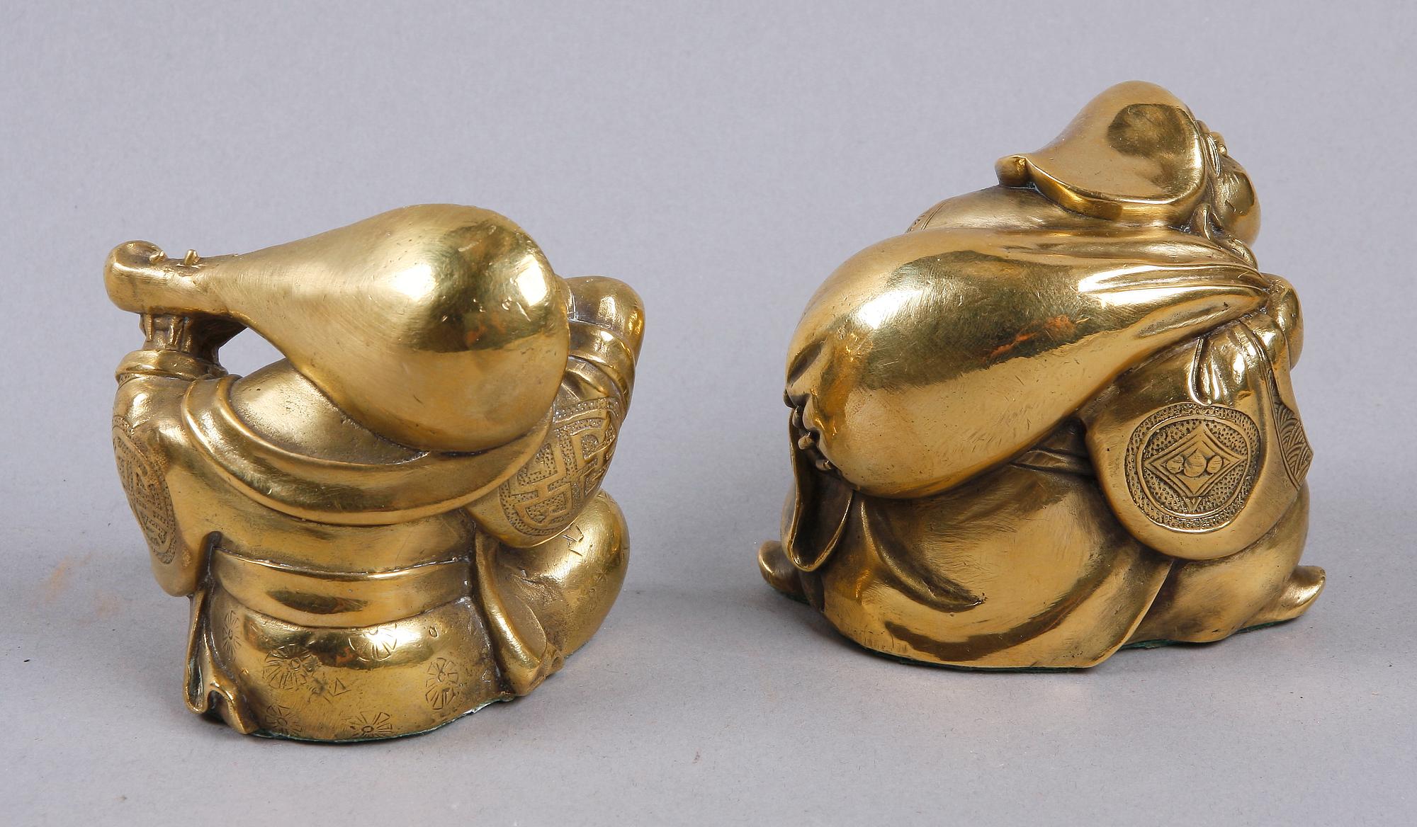 FIGURINER, 2 st, mässing, Kina. 1900-tal.