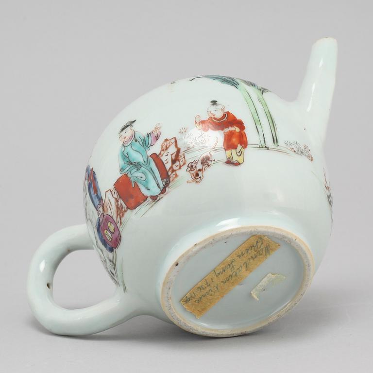 A chinese famille rose teapot with cover, Qing dynasty, Qianlong (1736-95).