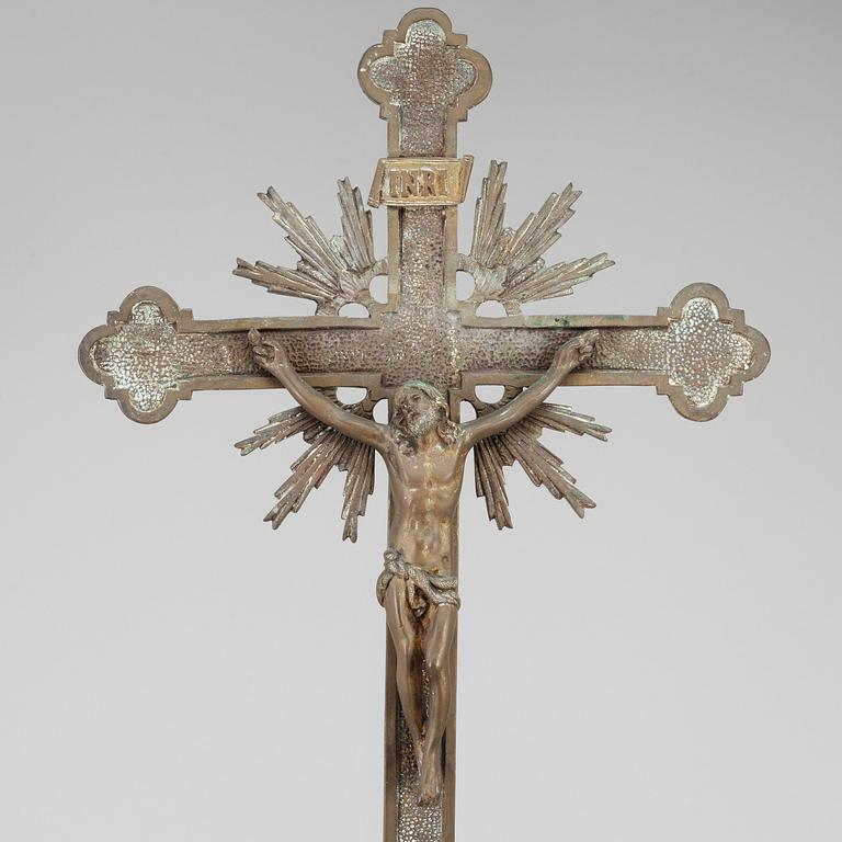 A bronze crucifix, 18th/19th century.