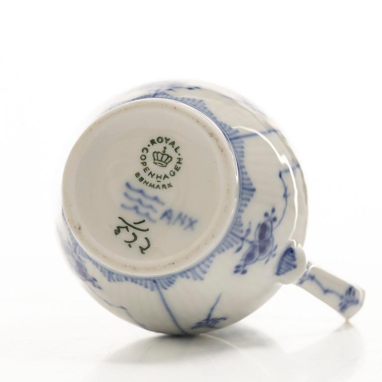 Royal Copenhagen, servis, 37 delar, "Musselmalet Halvblonde".