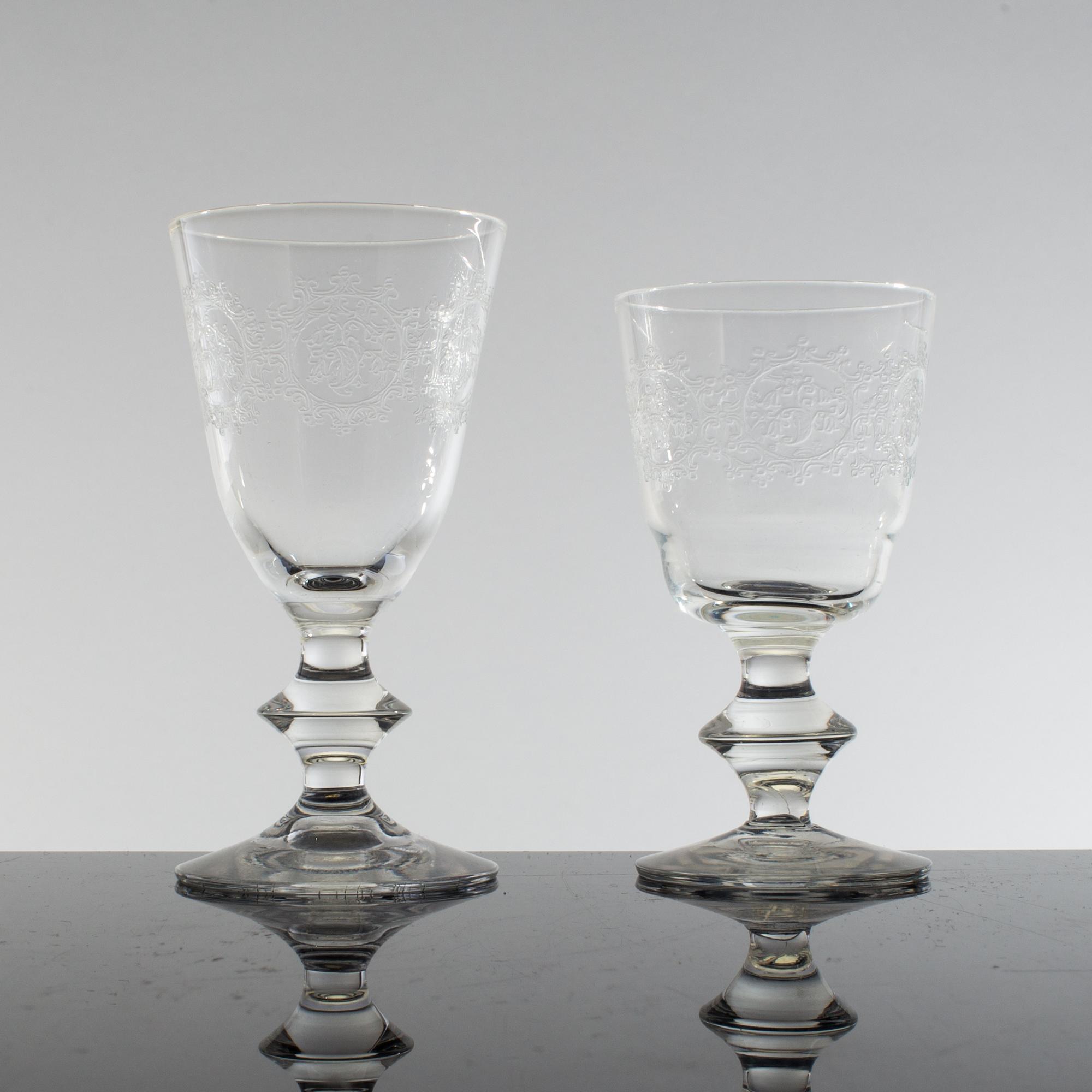GLASSERVIS, 84 delar, glas, "Elon" Edvin Ollers Kosta, pantografierad, 1900-tal.