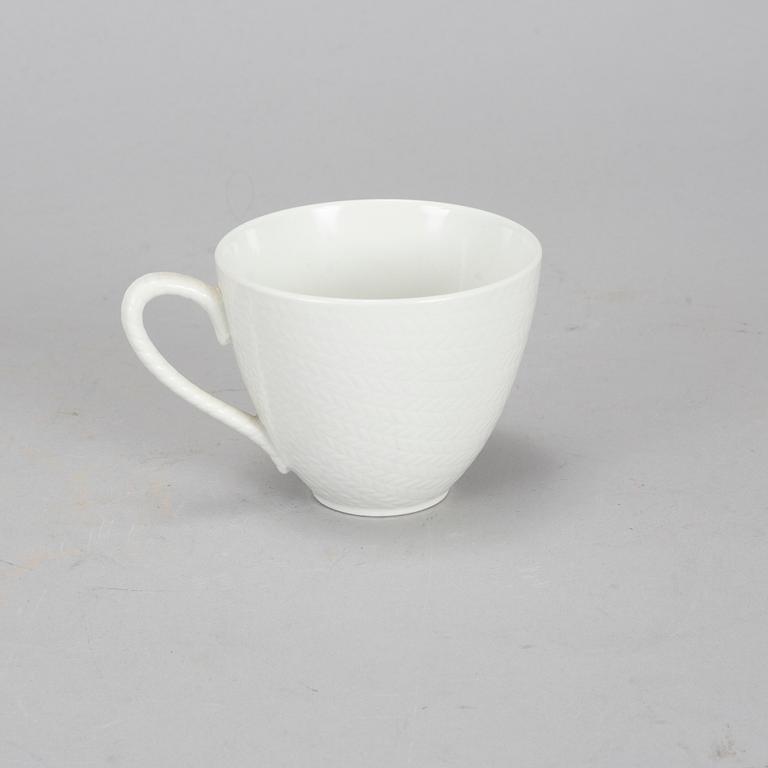 Thirty pcs of 'Blå eld' dinner service by Hertha Bengtsson.