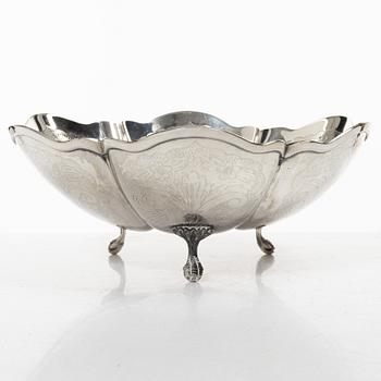 Bowl on feet, silver, 20th century.