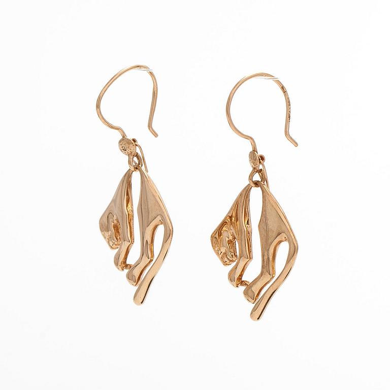 A pair of 14K gold panther earrings. Finnish hallmarks.