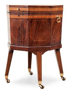 638. An English late 18th century wine cooler.