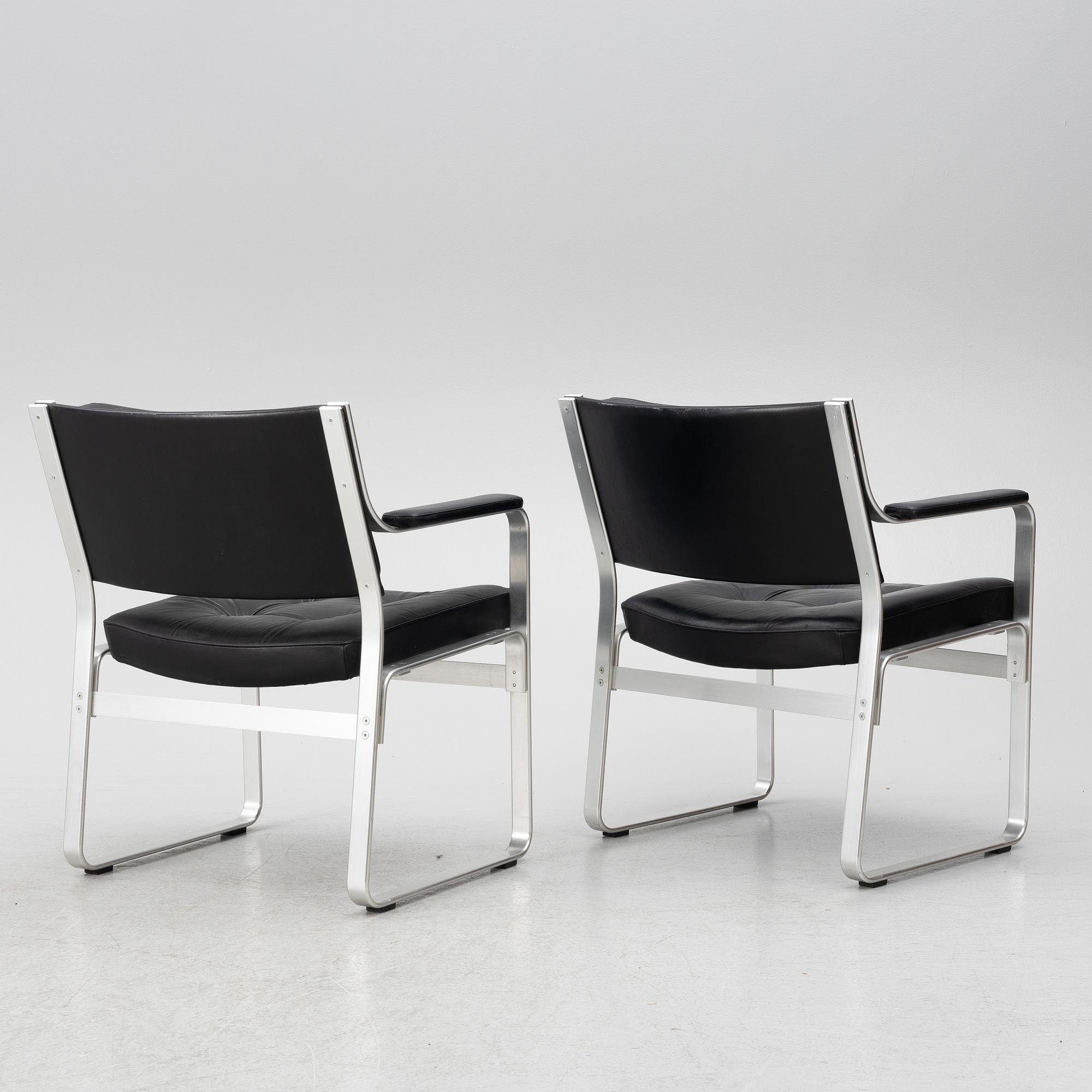 Karl Erik Ekselius, karmstolar/ fåtöljer ett par "Mondo" för JOC möbler sent 1900-tal.