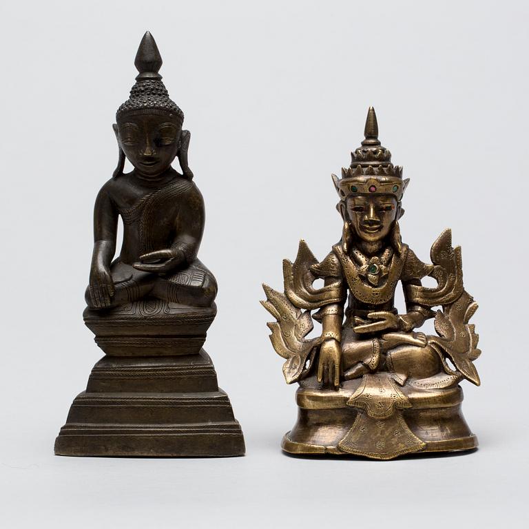 BUDDHASKULPTURER, 2 st. brons, Burma, 1800-tal.