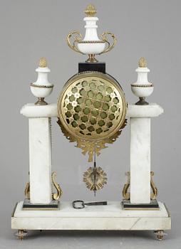 BORDSPENDYL, Louis XVI-stil, 1900-tal.