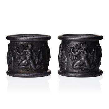 Anna Petrus, a pair of Swedish Grace cast iron garden urns 'Blomkruka nr 1', Näfveqvarns Bruk.