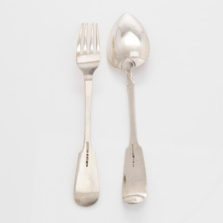 Johan Edvard Fagerroos, matskedar, 12 st, och Hjalmar Fagerroos, matgafflar 12 st, Helsingfors 1868 och 1916.