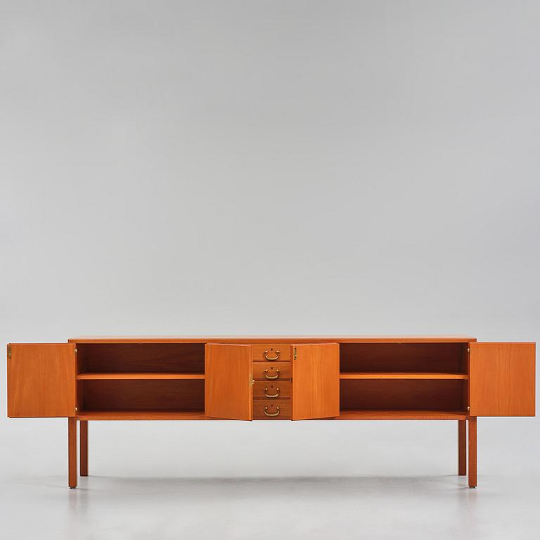 Josef Frank, sideboard, modell B 1015, Firma Svenskt Tenn, ca 2001.