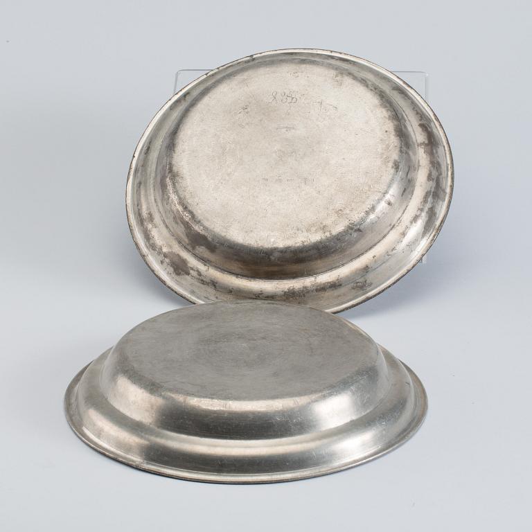 FAT, 2 st, tenn. Sverige 1700-tal, otydliga stämplar.