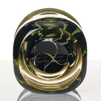Ingeborg Lundin, an "Ansikten" (Faces) ariel glass vase, Orrefors, Sweden 1975.