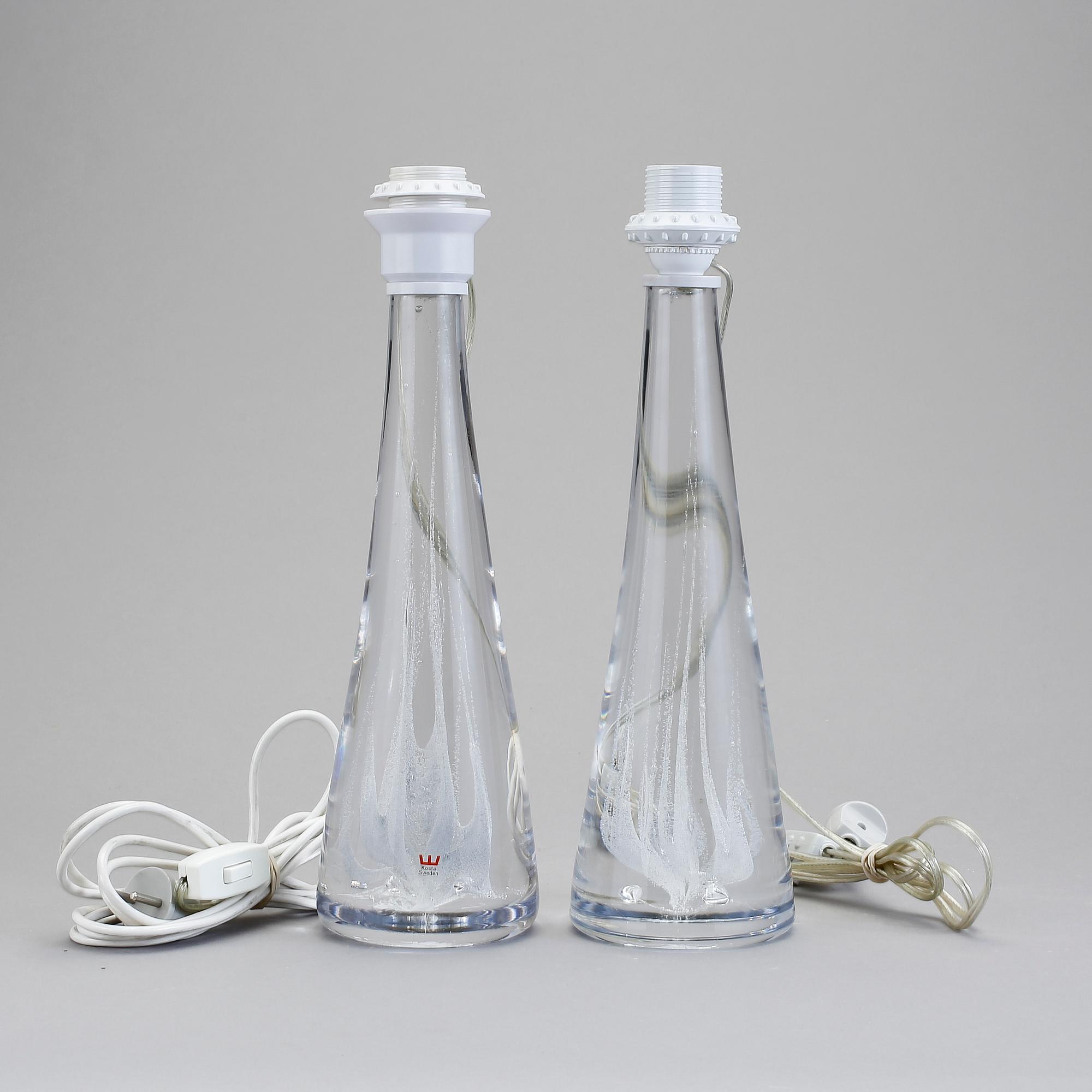 BORDSLAMPOR, ett par, glas, Vicke Lindstrand, Kosta, 1960-tal.