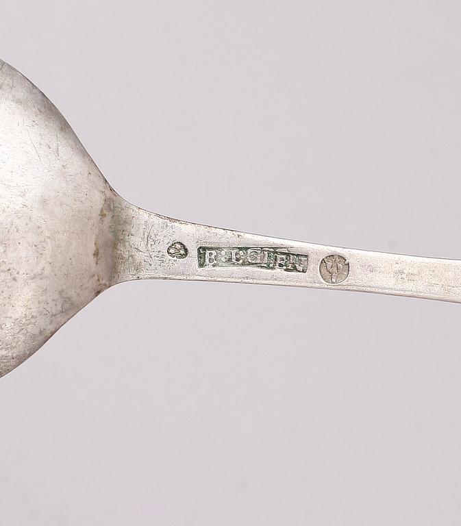 SKEDAR samt BÄGARE, 20+1, silver, bl a Erik Löfgren, Umeå, 1786 - 96. 1700, 1800 samt 1900-tal. Totalvikt ca 570 gram.