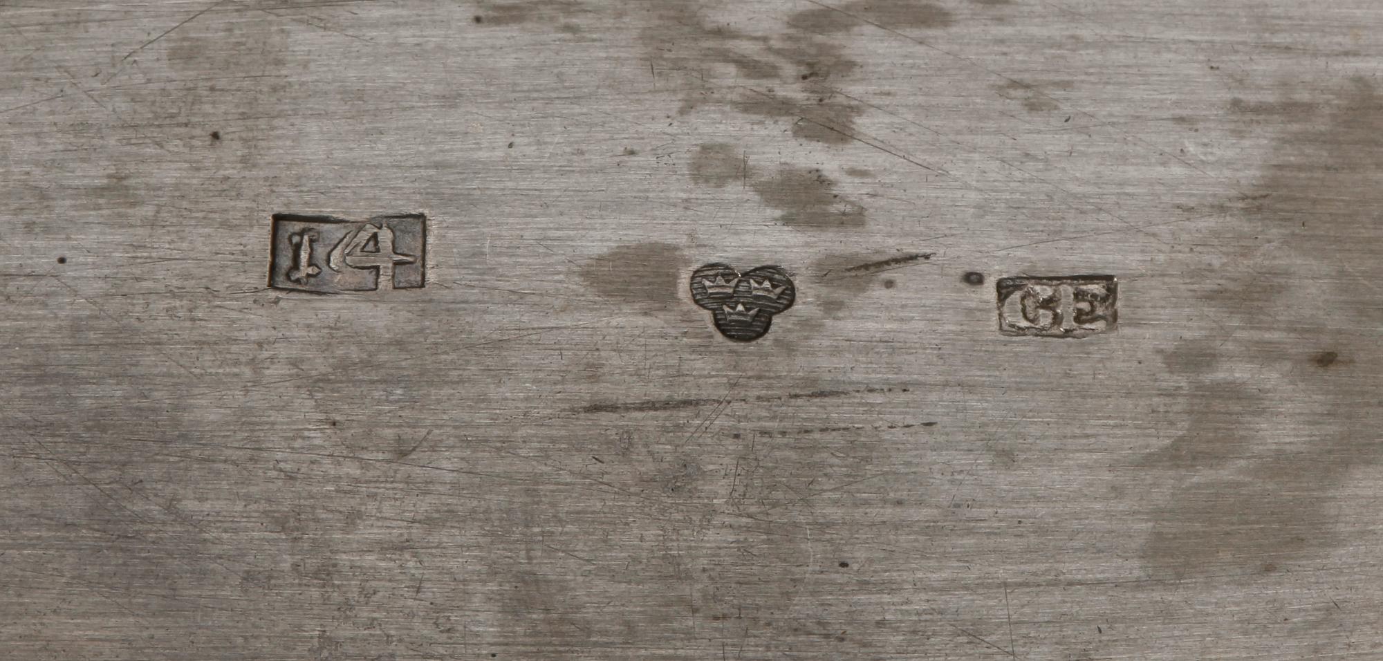 DOSA, silver, sköldpadd, möjligen Gustaf Elfström i Sala. 1839. Totalvikt gram 55.