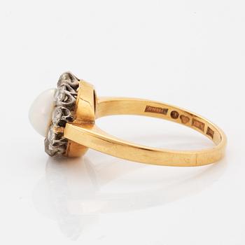 Sormus, 18K kultaa, viljelty helmi ja
vanhahiottuja timantteja.