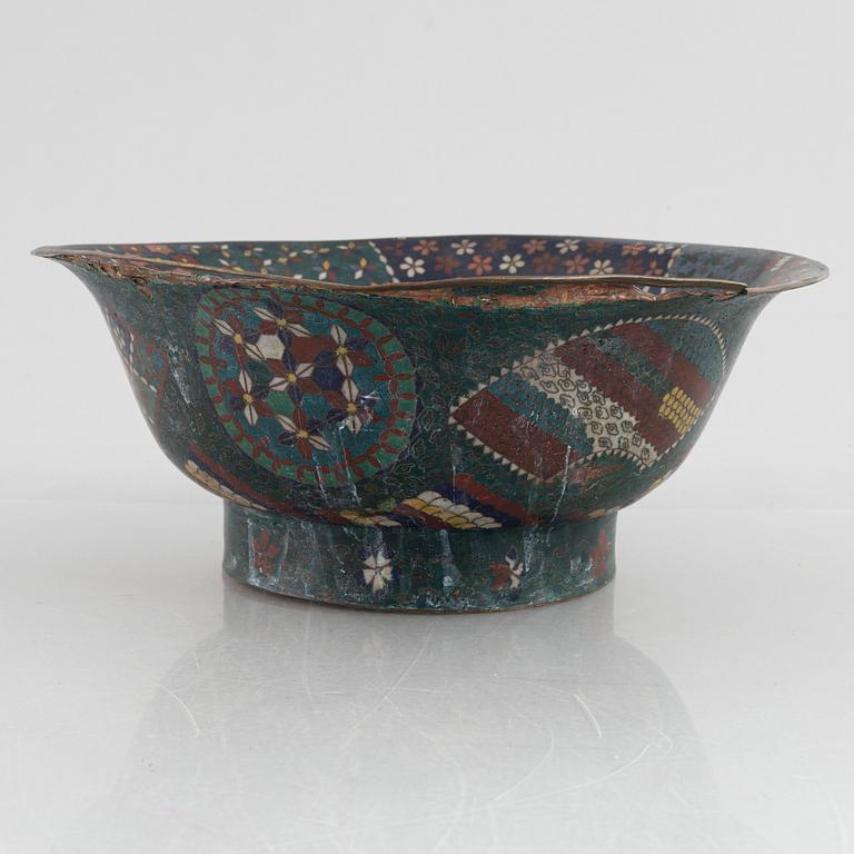 A Japanese closonne bowl, Edo.