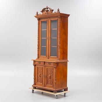 Vitrinskåp, nyrenässans, 1800-talets andra hälft.