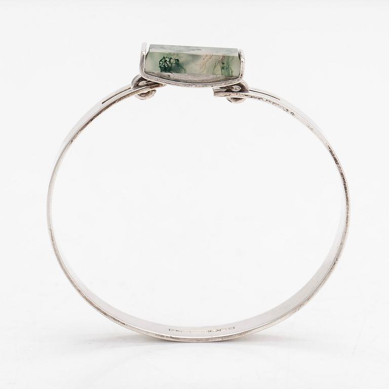 Elis Kauppi, a silver bracelet with moss agate. Kupittaan Kulta, Turku 1963.