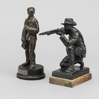 SKULPTURER 2 st 1900-talets mitt patinerad brons.