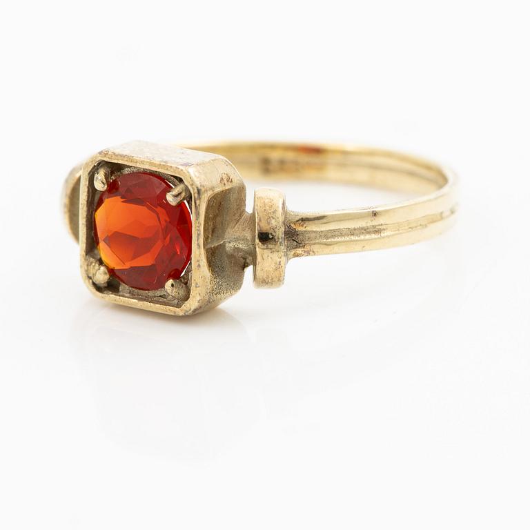 Ring, 14K gold with fire opal.