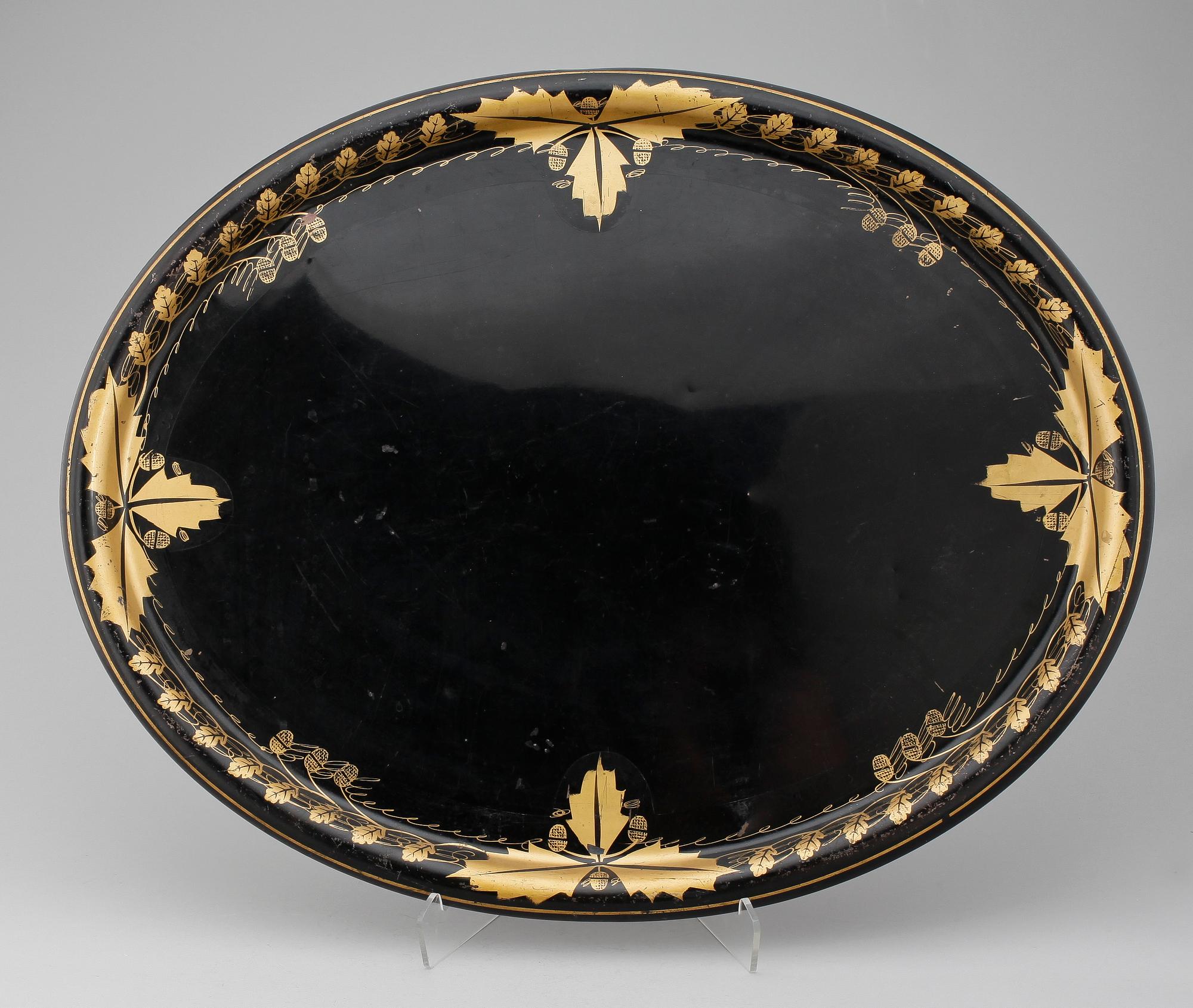 BRICKA SAMT BRÖDKORGAR, ett par, plåt, 1800-tal.