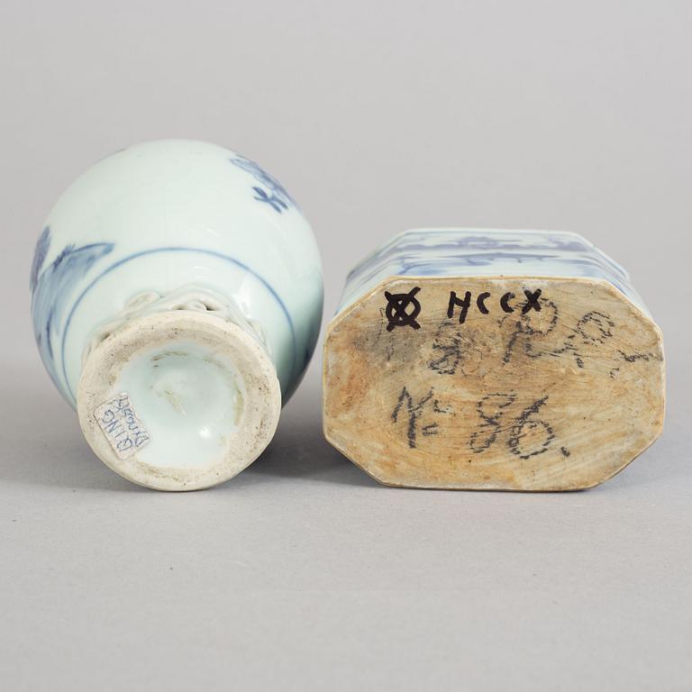 Two blue and white tea caddies, Qing dynasty, 18th Century.