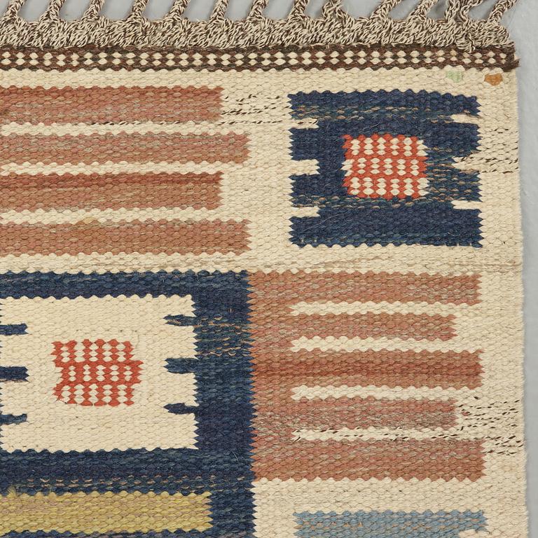 MÄRTA MÅÅS-FJETTERSTRÖM, a carpet, flat weave, 301,5 x 202,5 cm, "Porslinsmattan", signed AB MMF.