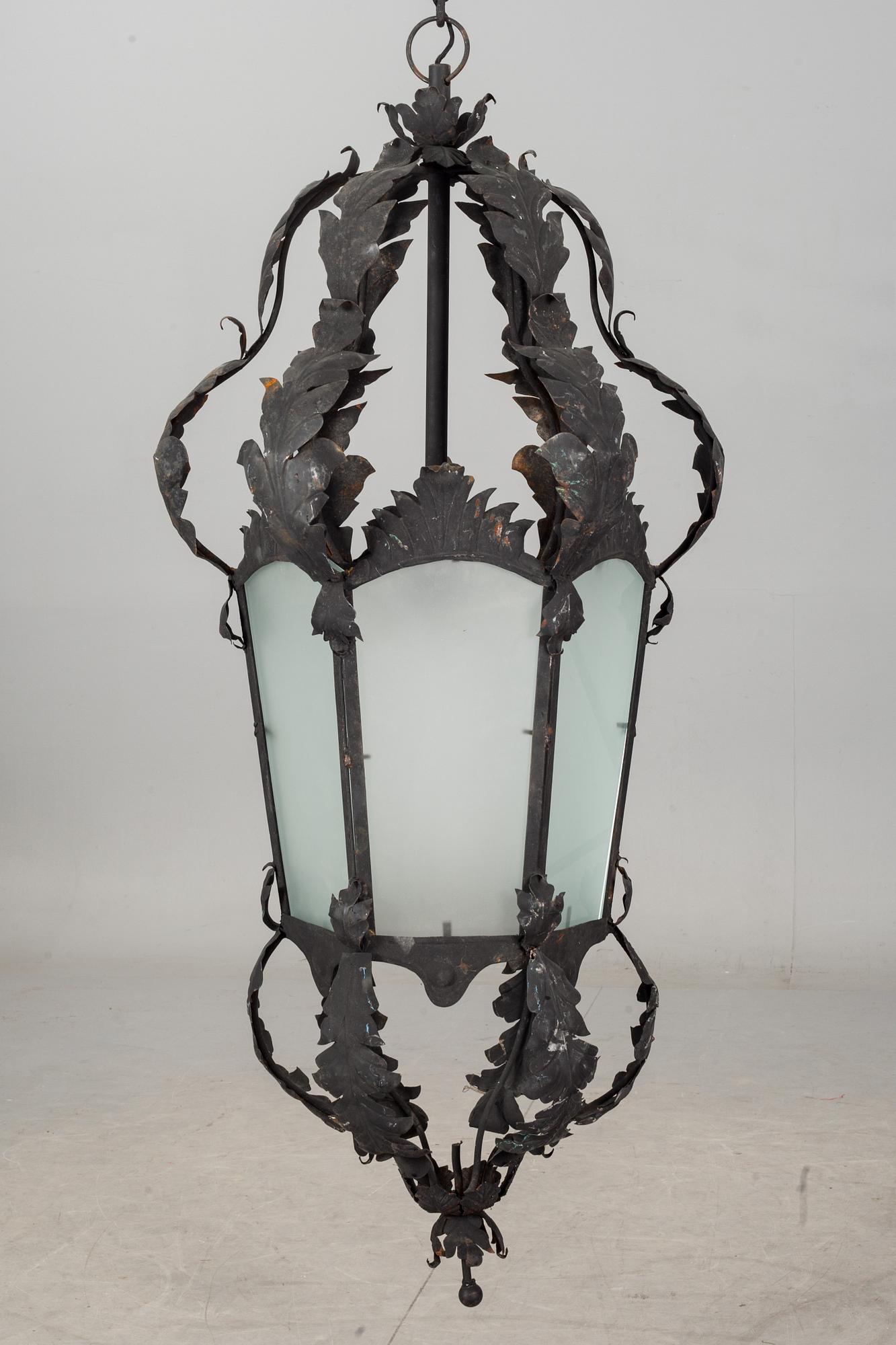 TAKLYKTA, metall och glas, 1900-talets första hälft.