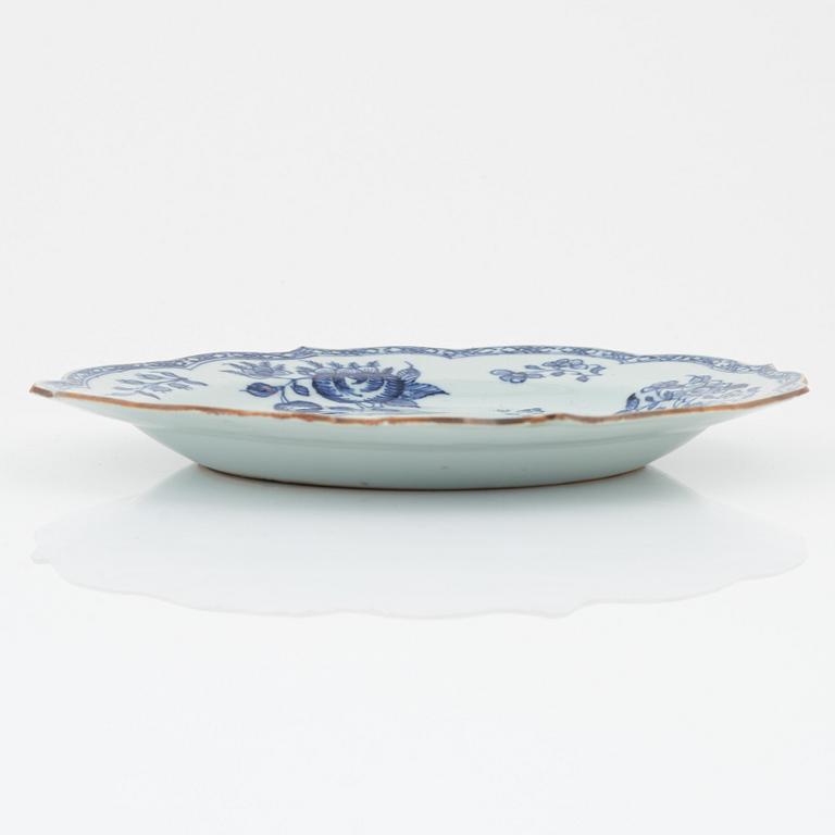 Tallrikar, sex stycken, kompaniporslin. Qing dynastin, Qianlong (1736-95).