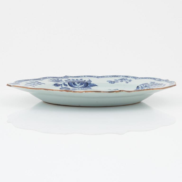 A set of six blue and white plates, Qing dynasty, Qianlong (1736-95).