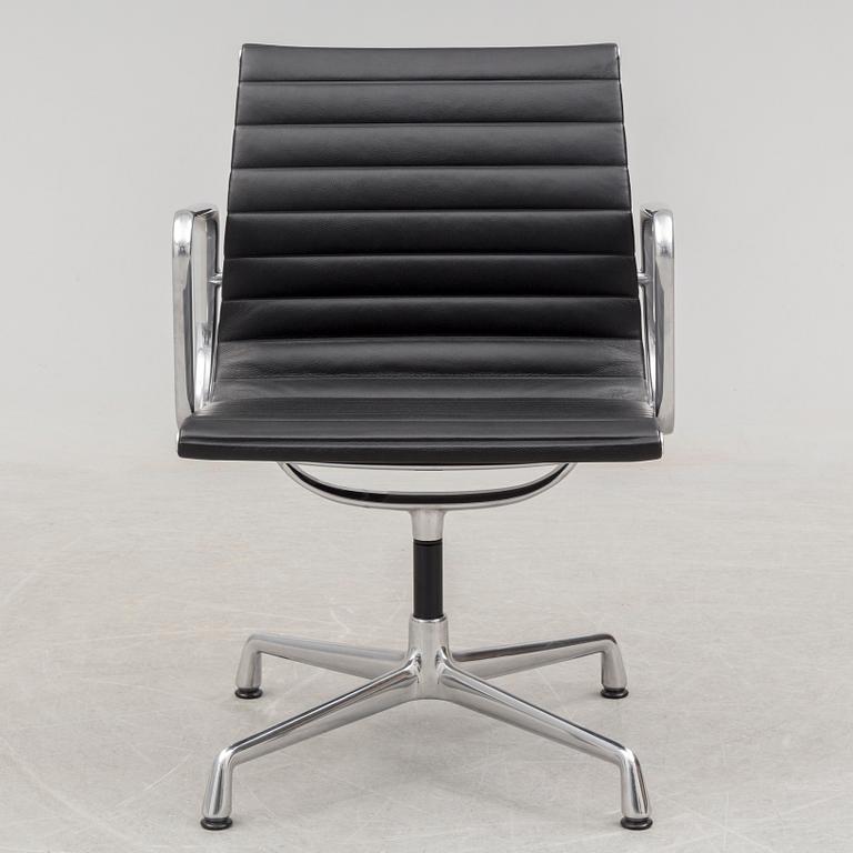 CHARLES & RAY EAMES, skrivbordsstol, "Aluminium Chair EA 104", Vitra, omkring 2015.