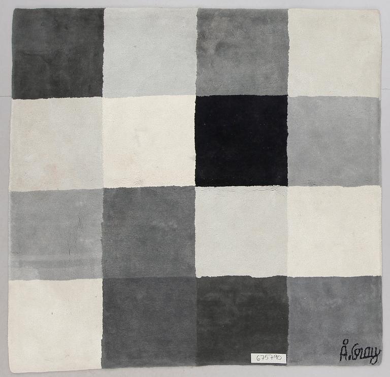 MATTA, tuftad, signerad. Ca 200 x 195 cm.