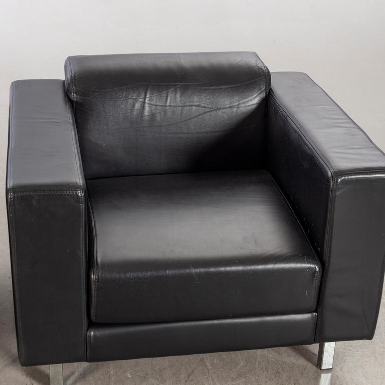 A PAIR OF LOUNGE CHAIRS MARTELA LARGO 21 TH CENTURY.